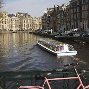 Tourist canal boat on the Herengracht canal, Amsterdam, Netherlands, Europe