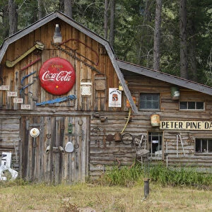 Canada, British Columbia, wood barn near Yahk