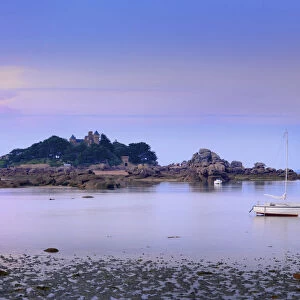 France, Brittany, Cote de Granit Rose (Pink Granite Coast), Cotes d Armor, Tregastel