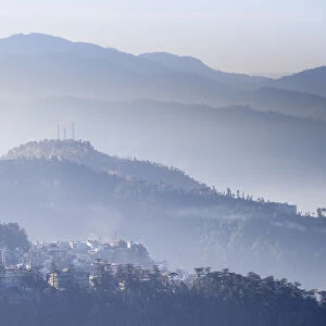 India, Himachal Pradesh, Shimla, View of mountains from The Ridge at dawn