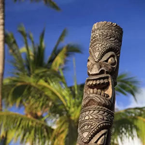 USA, Hawaii, Maui, Kaanapali Beach, Hawaiian Tiki Statue