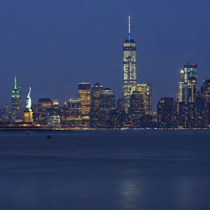 USA, New York, Manhattan, New York Harbor and Statue of lLberty