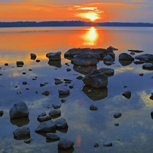 Canada, Bruce Peninsula. Sunset on Berford Lake