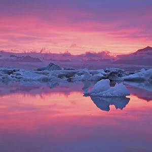 Iceland, Hofn. Sunset over the Jokulsarlon Glacier lagoon