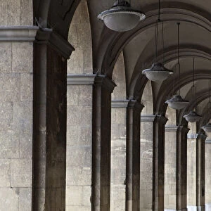 Italy, Tuscany, Pisa. Vertical shot of a hallway in the streets of Pisa