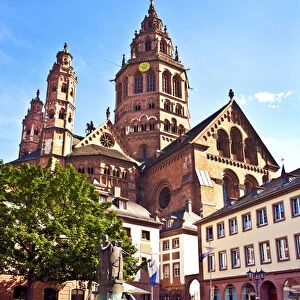 Mainz, Germany, Saint Martins Cathedral and fountain