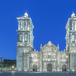 Mexico, Puebla, Puebla Cathedral completed in the 17th century at twilight