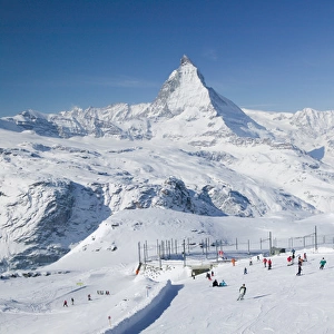 SWITZERLAND-Wallis / Valais-ZERMATT: Gornergrat Mountain (el. 3089 meters)-Skiers with