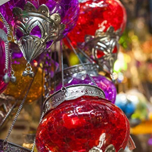 UAE, Dubai, Jumeirah, Madinat Jumeirah, souk shopping area, souvenir lamps