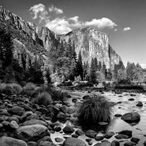USA, California, Yosemite National Park, Panoramic view of Merced River, El Capitan