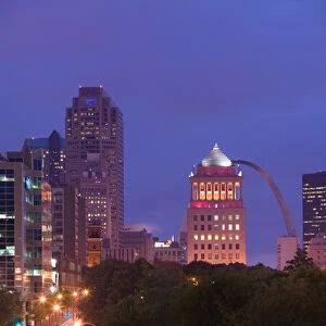 USA, Missouri, St. Louis: City View before Dawn