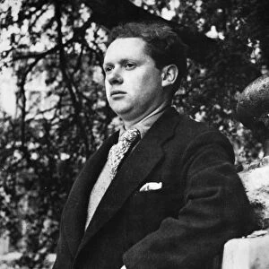 DYLAN THOMAS (1914-1953). Welsh poet. Photographed in 1946