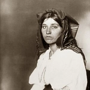 ELLIS ISLAND: WOMAN, 1906. Portrait of a woman from Italy at Ellis Island