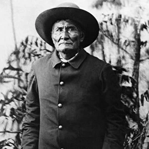 GERONIMO (1829-1909). American Apache leader. Photographed c1905