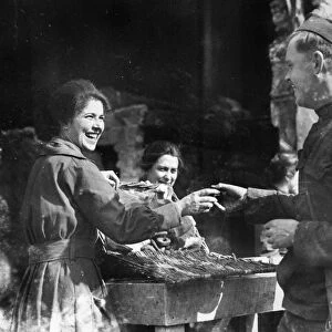 Gladys McIntyre giving doughnuts to an American infantryman of the 26th Division at Ansonville, North Carolina, 9 April 1918