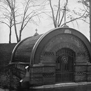 GRANTs TOMB, c1890. The temporary tomb of Ulysses S. Grant in Riverside Park in New York City