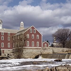 OLD SLATER MILL. Exterior view of the Old Slater Mill in Pawtucket, Rhode Island