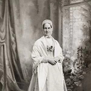 QUAKER WOMAN, NEW ENGLAND. Original cabinet photograph, New Bedford, Massachusetts