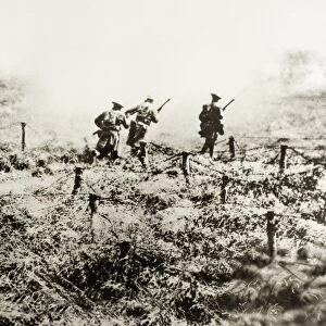 WORLD WAR I: ADVANCE. American soldiers advancing across no-man s-land