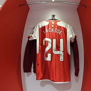 Arsenal FC vs Liverpool FC: Pre-Match Focus - Cloe Lacasse's Shirt in Arsenal Dressing Room (2023)