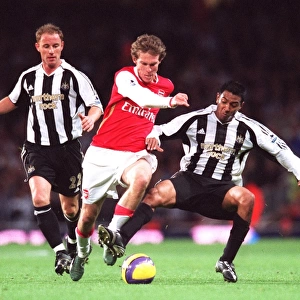 Arsenal's Hleb Faces Off Against Butt and Solano in 1:1 Battle at Emirates Stadium, FA Premiership, 18/11/06