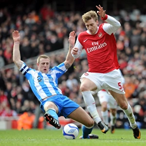Nicklas Bendtner (Arsenal) Peter Clarke (Huddersfield). Arsenal 2: 1 Huddersfield Town