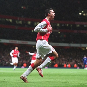 Robin van Persie celebrates scoring Arsenals 1st goal