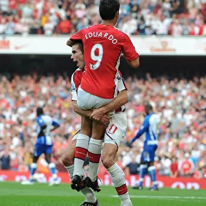 Robin van Persie and Eduardo celebrate the 3rd Arsenal