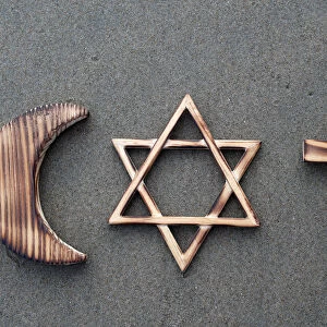Christianity, Islam, Judaism 3 monotheistic religions. Jewish Star, Cross and Crescent : Interreligious symbols