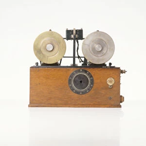 Poulsen Telegraphone with dial on front of wooden box, dating from 1903