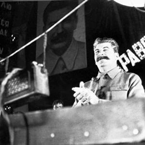 Stalin speaks at the opening ceremonies celebating the first subway line, hall of columns, house of unions, moscow, 1935