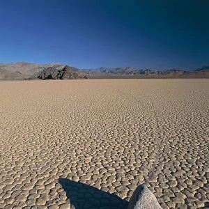 USA, California, Death Valley National Park, Racetrack Playa with octagons and pentagons of mud and in foreground sliding rock