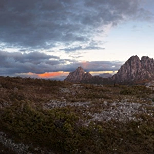 cradle mountain panorama at sunset