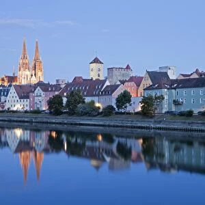 Cityscape with the Danube, historic centre, the clock tower of the Old Town Hall and Regensburg Cathedral, at night, Regensburg, Bavaria, Germany