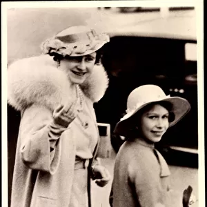 Ak H. M. Queen Elizabeth, H. R. H. Princess Elizabeth, Adel United Kingdom (b / w photo)