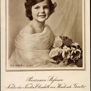 Ak Princess Stephanie von Windisch Graetz, Portrait, Flowers, NPG 5066 (b / w photo)