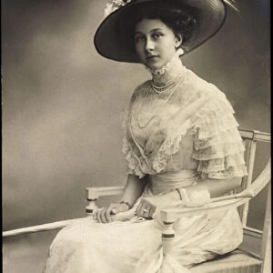 Ak Princess Victoria Luise of Prussia, seat portrait, Liersch 2374 (b / w photo)