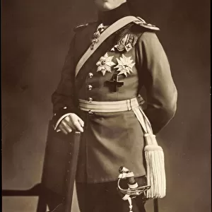 Ak S. K. H. Prince Konrad von Bayern Wittelsbach, uniform, sabre (b / w photo)