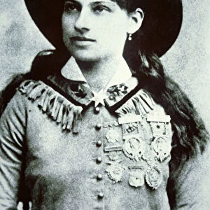 Annie Oakley (1860-1926) (b / w photo)
