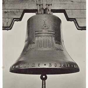 Bell for the 1936 Berlin Olympic Games (b / w photo)