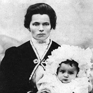 Benito Mussolini as a child with his mother Rosa Maltoni - 1884 - Benito MUSSOLINI