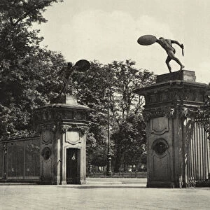 Berlin: Schloss Charlottenburg, Eingang; Charlottenburg Palace, Entrance (b / w photo)