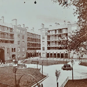 Caledonian Road Buildings: view of courtyard, gardens and flats, London, 1907 (b / w photo)