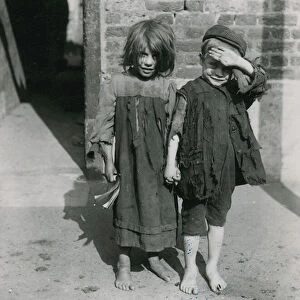 Child poverty, London (b / w photo)