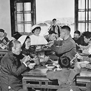Community dining hall in a peoples commune, China, 1959 (b / w photo)