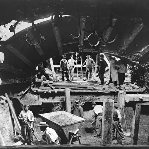 Construction of the Paris Metro, c. 1900 (b / w photo)