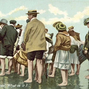 Crowd at the seaside (colour photo)