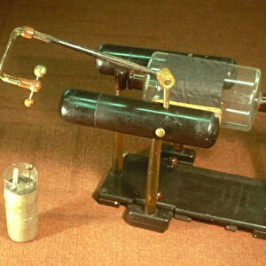 Cylinder electrostatic machine, with Leyden jar (mahogany, brass & glass)