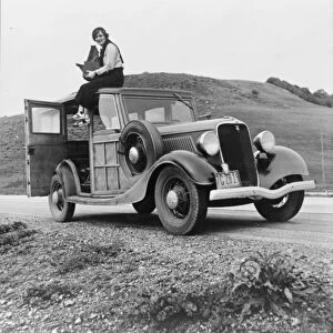 Dorothea Lange, Resettlement Administration photographer, 1936 (b / w photo)