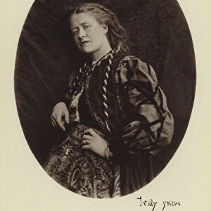 Ellen Terry at the age of eighteen (b / w photo)